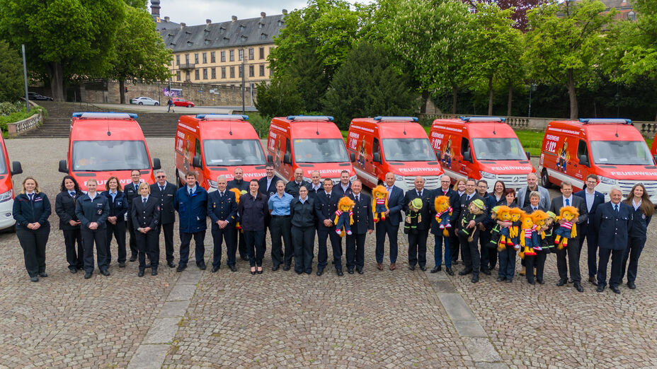  Innenminister Poseck übergibt in Fulda 27 neue Gerätewagen - © HMdI