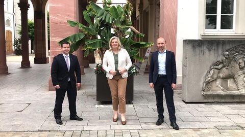 30.06.2021 (v.l.n.r.): MdL Andreas Hofmeister (Vorsitzender des UHW), Landesbeauftragter Margarete Ziegler-Raschdorf und MdL Max Schad (Sprecher der CDU-Fraktion im Hessischen Landtag für Heimatvertriebene und Spätaussiedler) 30.06.2021 (v.l.n.r.): MdL Andreas Hofmeister (Vorsitzender des UHW), Landesbeauftragter Margarete Ziegler-Raschdorf und MdL Max Schad (Sprecher der CDU-Fraktion im Hessischen Landtag für Heimatvertriebene und Spätaussiedler)