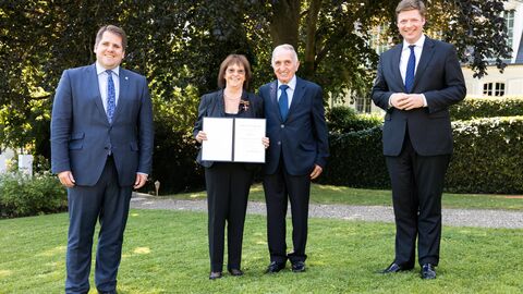 Verdienstkreuz am Bande des Verdienstordens der Bundesrepublik Deutschland für Elisabeth Dörr aus Lohra 