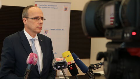 Innenminister Peter Beuth gibt einen O-Ton Innenminister Peter Beuth gibt einen O-Ton