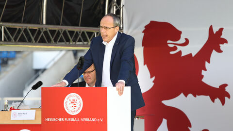 Peter Beuth beim Hessischen Fußball-Verband