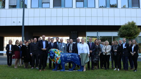 Gruppenfoto Tagung „Heimatvertriebene und Heimatverbliebene – zwei Seiten der gleichen Medaille“ Gruppenfoto Tagung „Heimatvertriebene und Heimatverbliebene – zwei Seiten der gleichen Medaille“