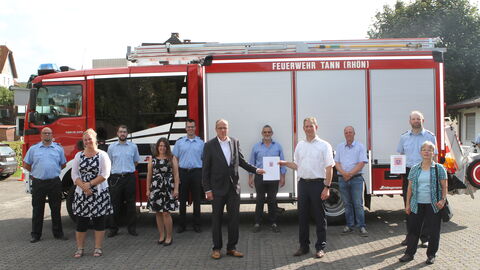 Peter Beuth übergibt über 450.000 Euro für neues Feuerwehrhaus Peter Beuth übergibt über 450.000 Euro für neues Feuerwehrhaus