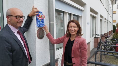 Landespolizeipräsident Roland Ullmann gemeinsam mit Bürgermeisterin Monika Böttcher Landespolizeipräsident Roland Ullmann gemeinsam mit Bürgermeisterin Monika Böttcher