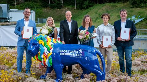 Bild (v.l. n.r): David Delp, Stina Knittel, Sportminister Peter Beuth, Laura Heckmann, Hendrik Holzhauer und Christian Will. 