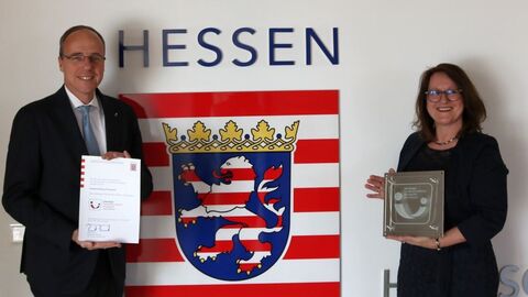 Verleihung an die Stadtverwaltung Pfungstadt durch Herrn Minister Peter Beuth. 