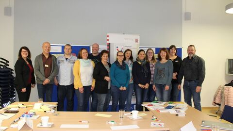Zu sehen sind Beschäftigte des Hessischen Amt für Versorgung und Soziales Kassel bei einem Workshop Zu sehen sind Beschäftigte des Hessischen Amt für Versorgung und Soziales Kassel bei einem Workshop