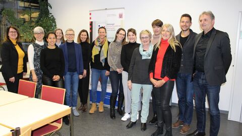 Zu sehen sind Beschäftigte der Hessischen Lehrkräfteakademie Studienseminar für berufliche Schulen Darmstadt bei einem Workshop Zu sehen sind Beschäftigte der Hessischen Lehrkräfteakademie Studienseminar für berufliche Schulen Darmstadt bei einem Workshop