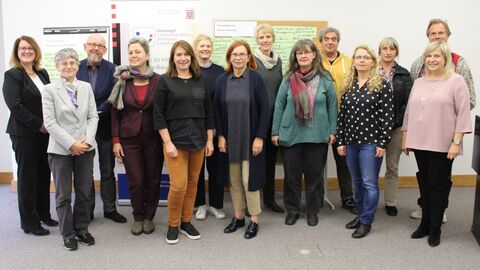 Zu sehen sind Beschäftigte des Hessischen Landesmuseum Darmstadt bei einem Workshop Zu sehen sind Beschäftigte des Hessischen Landesmuseum Darmstadt bei einem Workshop