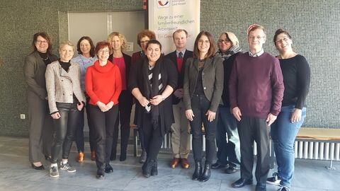Zu sehen sind Beschäftigte der Staatsanwaltschaft Frankfurt bei einem Workshop Zu sehen sind Beschäftigte der Staatsanwaltschaft Frankfurt bei einem Workshop