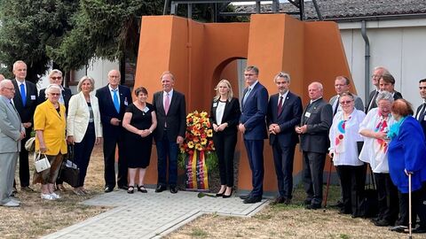 Landesbauftragte Ziegler-Raschdorf und Beteiligte bei der Gedenkfeier