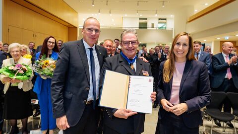 Innenminister Peter Beuth gemeinsam mit Dr. Ralf Ackermann und Landtagspräsidentin Astrid Wallmann  Innenminister Peter Beuth gemeinsam mit Dr. Ralf Ackermann und Landtagspräsidentin Astrid Wallmann