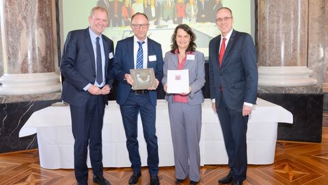 Hessischer Rechnungshof Innenminister Beuth verleiht das Gütesiegel „Familienfreundlicher Arbeitgeber Land Hessen“ an den Hessischen Rechnungshof