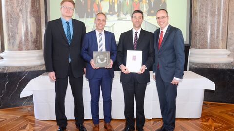 Prüfungsamt des Hessischen Rechnungshofs Innenminister Beuth verleiht das Gütesiegel „Familienfreundlicher Arbeitgeber Land Hessen“ an das Prüfungsamt des Hessischen Rechnungshofs