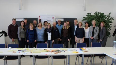 Zu sehen sind Beschäftigte der Hochschule Darmstadt bei einem Workshop