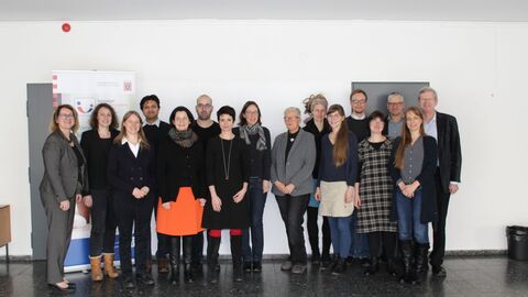 Zu sehen sind Beschäftigte der Universität Marburg bei einem Workshop.