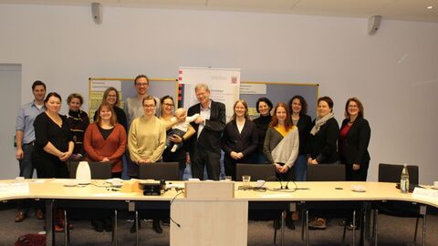 Zu sehen sind Studierende der Universität Marburg bei einem Workshop.