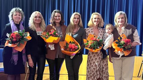 Landesbeauftragte Margarete Ziegler Raschdorf und die Frauen der Gsprächsreihe Sprosse für Sprosse