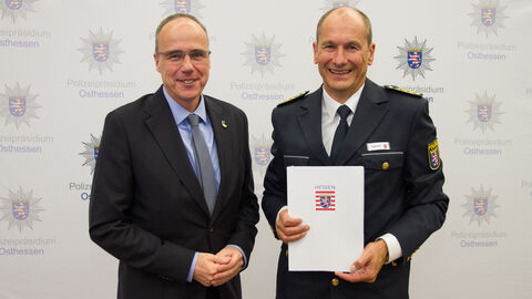 Innenminister Peter Beuth (links) und Michael Tegethoff  Innenminister Peter Beuth (links) und Michael Tegethoff