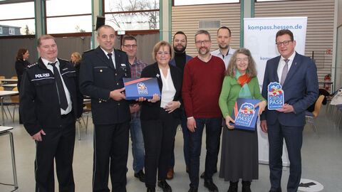 Ginsheim-Gustavsburg und Bischofsheim nehmen als 134. und 135. Kommune in Hessen am Landesprogramm KOMPASS (KOMMunal-ProgrAmmSicherheitsSiegel) teil und bilden die KOMPASSregion „Mainspitze“