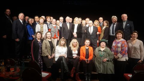 Gruppenfoto des Abschiedstreffens mit Ministerpräsident a.D. Volker Bouffier