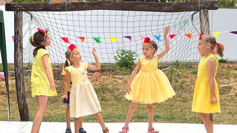 Auftritte der Kinder beim DJR-Sommerfest. Auftritte der Kinder beim DJR-Sommerfest.