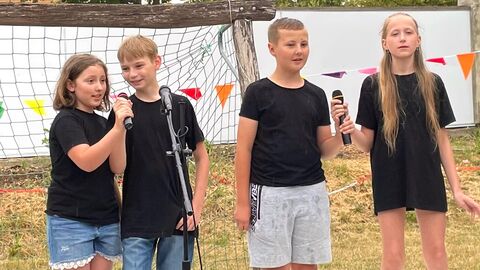 Auftritte der Kinder beim DJR-Sommerfest. Auftritte der Kinder beim DJR-Sommerfest.