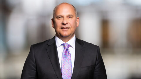 Porträtfoto von Innenminister Prof. Dr. Roman Poseck