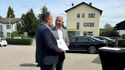 Innenminister Roman Poseck mit dem Oberzenter Bürgermeister Christian Kehrer