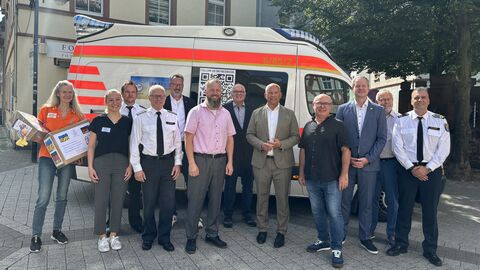 Innenminister Roman Poseck u.a. mit Oliver Hoffmann Präsident der IPA Deutschen Sektion, Jürgen Linker Landesgruppenleiter Hessen, Benjamin Henne Leiter der Polizeidirektion Bergstraße und Dirk Fornoff Abteilungsdirektor Leiter der Abteilung Einsatz beim Polizeipräsidium Südhessen.