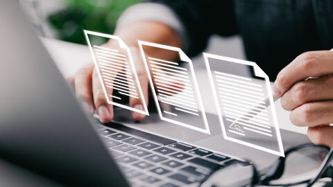 Laptop mit Grafischen Dokumente