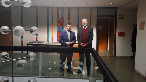 Landesbeauftragter Hofmeister neben Prof. Dr. Peter Haslinger, Direktor des Herder-Instituts und Professor für die Geschichte Ostmitteleuropas 