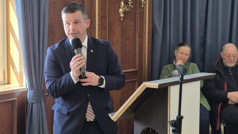 Hessenpark Landesbeauftragter Andreas Hofmeister MdL bei seinem Grußwort im Hessenpark
