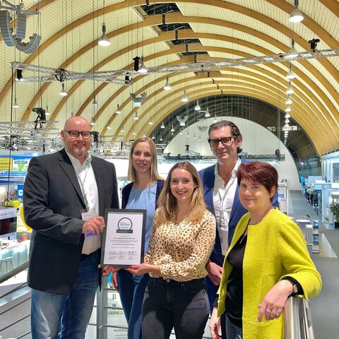 DMB-Projekt mit Siegel des KommDIGITALE-Awards ausgezeichnet Das Projekt-Team mit der Auszeichnung